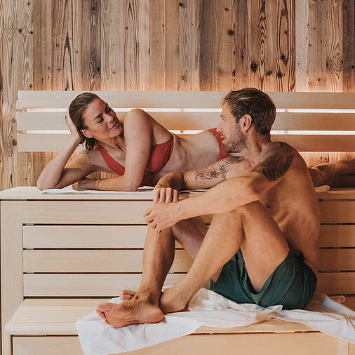 Paar in einer Sauna im Wellnesshotel Tauernhof