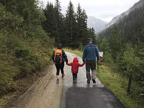 Familie beim Wanderurlaub in Großarl 
