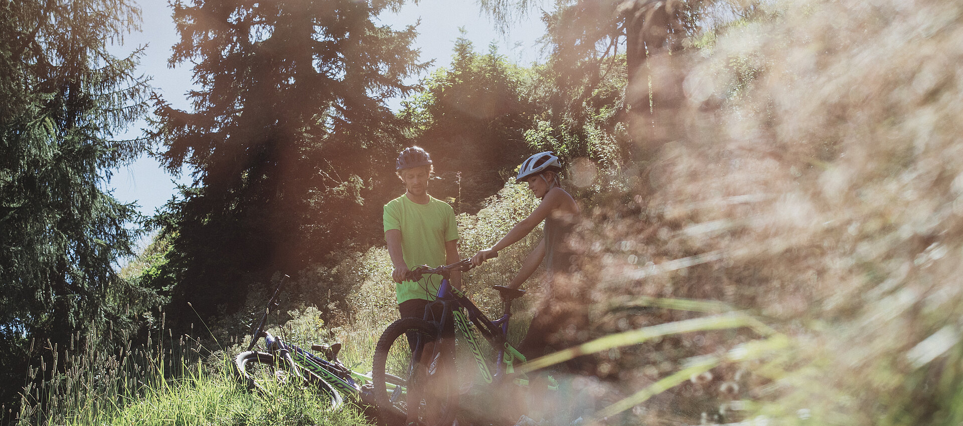 Couple cycling in Großarl