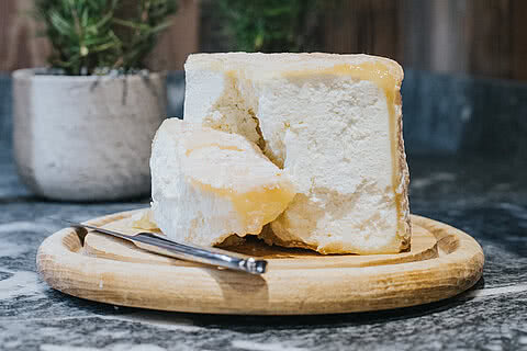 Käse am Käsebuffet des Hotel Tauernhof