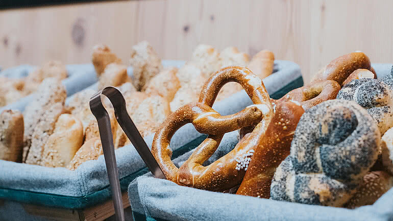 Brot beim Frühstücksbuffet im Tauernhof Restaurant