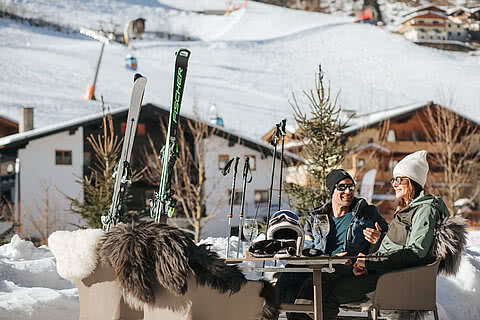Auszeit auf der Terrasse von der Schatzarei im Skiurlaub in Großarl