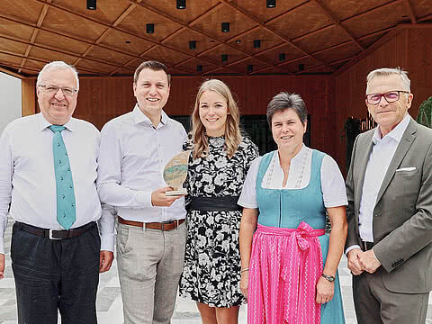 Das Hotel Tauernhof in Großarl freut sich über die Auszeichnung mit einem Umweltpreis. Die Verleihung unterstreicht das Engagement des Hotels für Nachhaltigkeit und Umweltschutz.