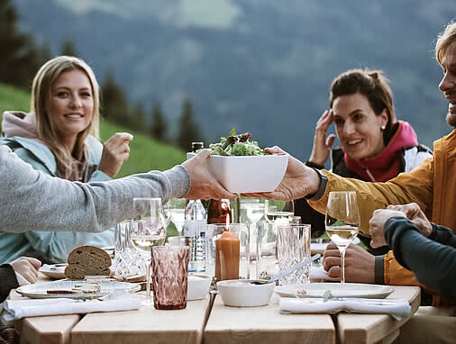 Jause auf einer Alm in Großarl