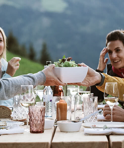 Jause auf einer Alm in Großarl