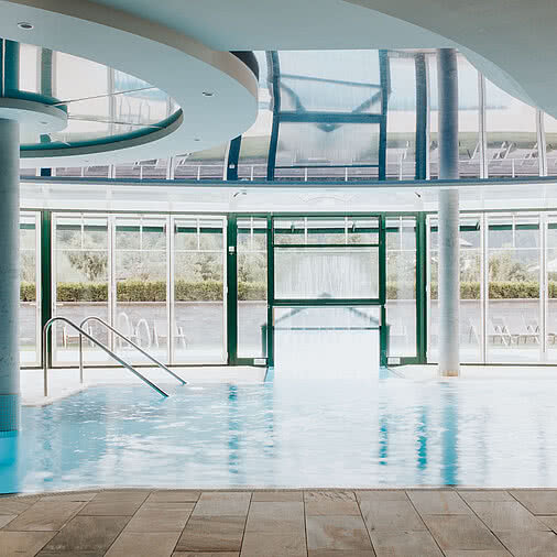 Hallenbad im Wellnesshotel Tauernhof in Großarl
