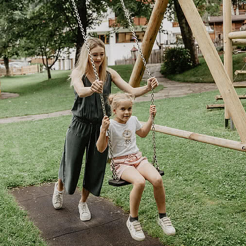 Familienhotel mit großem Spielplatz und Garten - Großarl Tauernhof