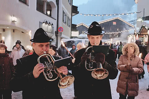 Weisenbläser beim Adventmarkt in Großarl