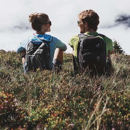 Paar beim Wandern in Großarl 