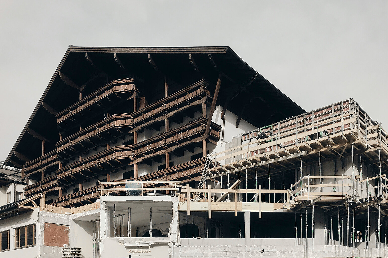 Außenansicht der Baustelle beim Hotel Tauernhof