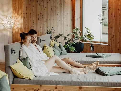 Ruheraum mit Wasserbetten im Wellnesshotel Tauernhof Großarl