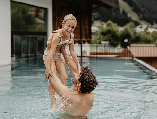 Badespaß im Familien-Pool