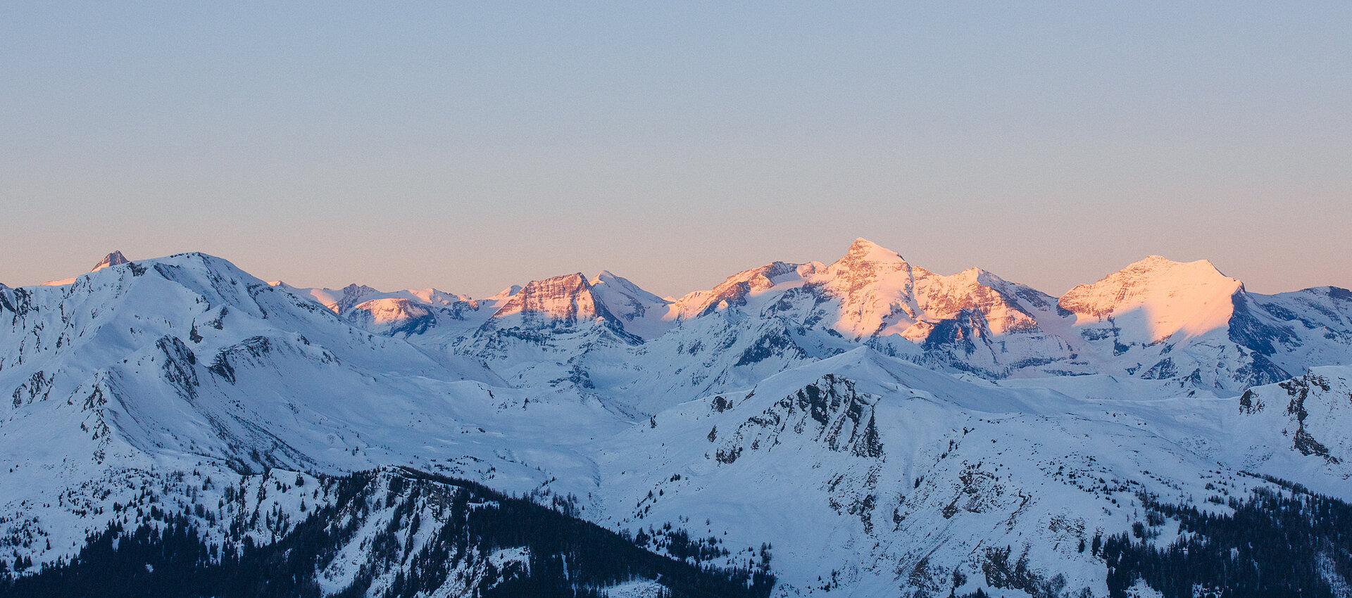 verschneite Berge Großarls beim Sonnenaufgang