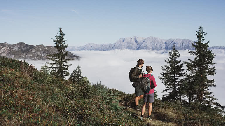 Paar beim Wandern in Großarl 
